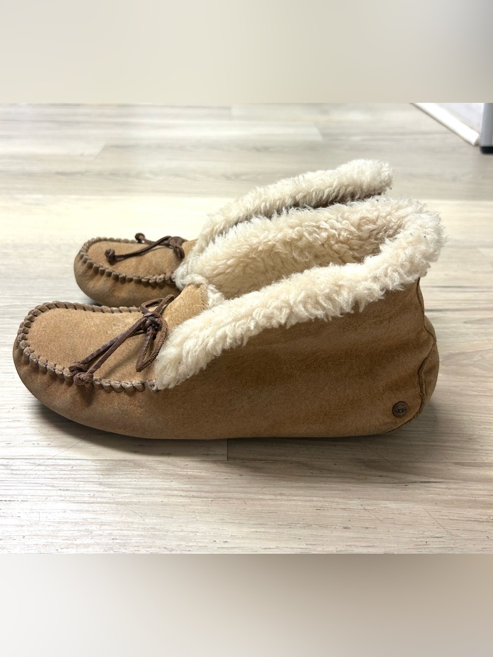 UGG Alena Slippers Sheepskin Moccasin Booties Women’s US 9 EU 40 Chestnut Suede - Picture 3 of 12